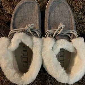Hey Dude Cozy Gray and Cream Slippers sized 6 but fits more as a 7